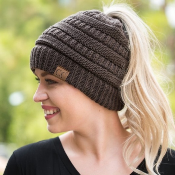 C.C. Beanie Messy Bun style - Picture 2 of 3